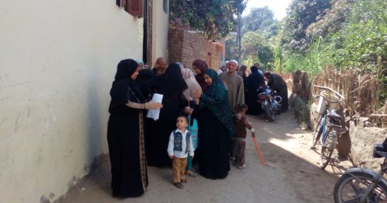  الكشف على 300 حالة فى قافلة طبية مجانية بنجع حمادى