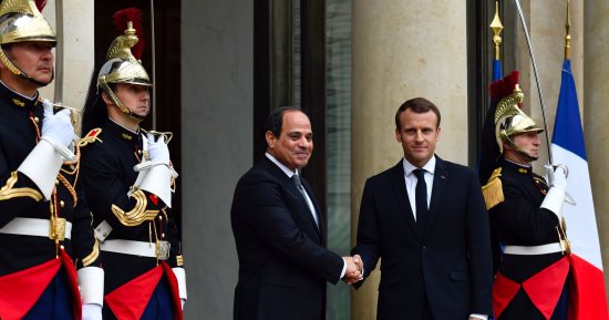 بالصور.. بدء جلسة مباحثات بين الرئيس السيسي وماكرون بقصر الإليزيه