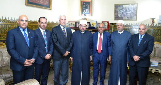وزير الأوقاف يستقبل رئيس هيئة قضايا الدولة وعدد من المستشارين