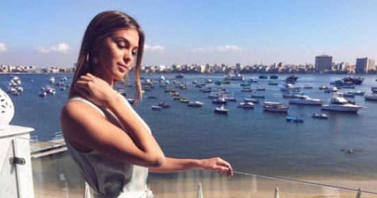 شط إسكندرية يا "شط الجمال".. ملكة جمال الكون تنشر صورتها من عروس المتوسط