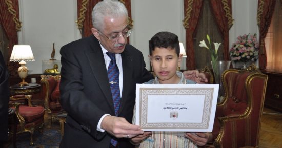 وزير التعليم يكرم الطالبين الفائزين فى مسابقة التحدى العربى بدبى
