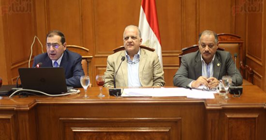 بالصور.. بدء اجتماع "طاقة البرلمان" لمناقشة تحديات قطاع البترول فى حضور الوزير