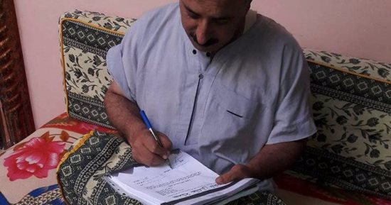 بالصور.. أهالى حوش الدوار بالدقهلية يوقعون على استمارة "علشان تبنيها"