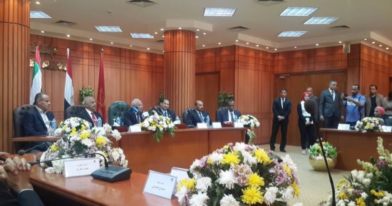 بالصور.. بدء اجتماع بحث تطوير ميناء غرب بورسعيد بحضور مدير موانئ دبى