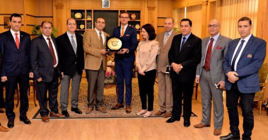 جامعة المنصورة تستقبل وفد جامعة مانشستر لإنشاء درجات علمية وبرامج تعليمية
