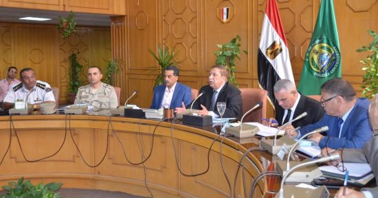 محافظ الإسماعيلية يوجة بتغير شكل الأداء الإدارى وتواجد المسئولين بالشارع