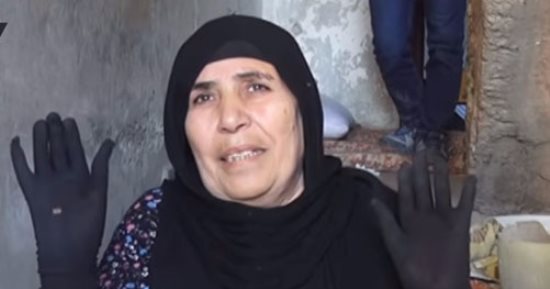 بالفيديو: القوات السورية تعثر على مسنة فى الرقة تركها داعش 8 أيام "وحيدة"