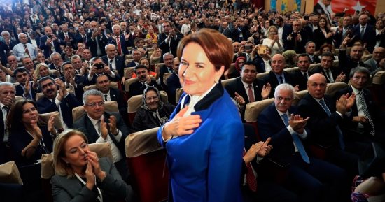 بالصور.. وزيرة داخلية تركيا السابقة تؤسس حزبا جديدا لمنافسة أردوغان