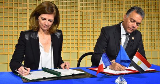 بالصور.. وزير النقل يوقع 3 مذكرات تفاهم مع فرنسا للتعاون فى مترو الأنفاق والسكة الحديد