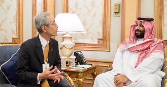 بالصور.. ولى العهد السعودى يلتقى رئيسى شركتى "فيلبس وميتسوبيشى "
