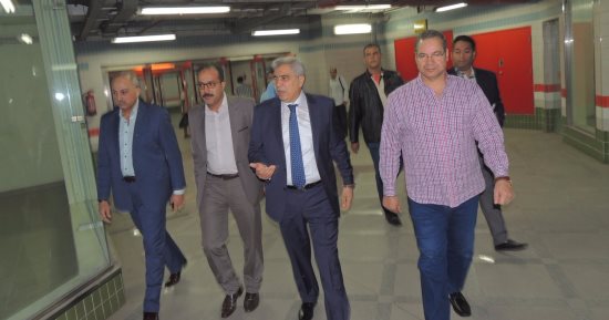 بالصور.. جولة مفاجئة لمساعد وزير الداخلية بالمترو ويؤكد على دقة التفتيش