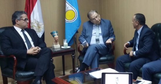 وزير الآثار يلتقى سفير روسيا لبحث التعاون