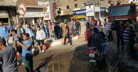 تفحم سيارة نصف نقل بسوهاج بعد ملامسة حمولتها لسلك كهربائى مكشوف بالشارع