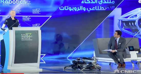 "روبوت" يثير جدلا.. صوفيا: البشر قابلون للبرمجة وسأكون لطيفة مادمتم لطفاء