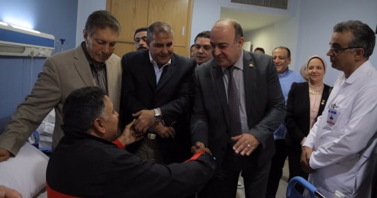 بالصور.. ائتلاف "دعم مصر" يزور مصابى حادث الواحات الإرهابى