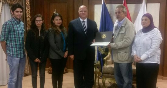 مدير أمن القاهرة يكرم أسرة شاركت فى ضبط المتهمين بإختطاف شاب سورى بمدينة نصر