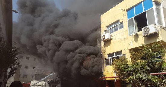 إصابة فرد حماية مدنية خلال إطفاء حريق بالعجمى وامتداد النيران لشقة مجاورة