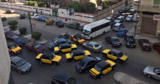 الإبراشي يعرض تقريراً عن انتشار المواقف العشوائية وخطورتها