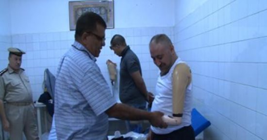 بالفيديو والصور.. "الداخلية" تركب أطرافا صناعية للسجناء المصابين ببتر فى الأطراف