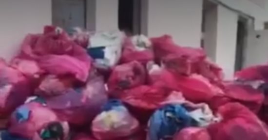 بالفيديو والصور.. تراكم النفايات الطبية بمستشفى الأزهر بدمياط