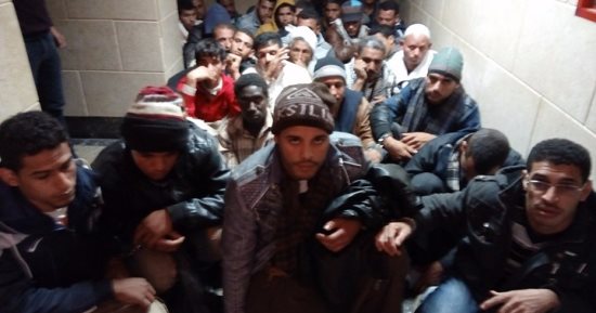 مباحث السلوم تحبط تسلل 31 شخصا إلى ليبيا وتكشف تورط 5 مهربين
