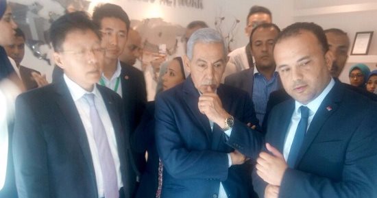 وزير الصناعة يتفقد 3 مشروعات لإنتاج الفايبر جلاس بإستثمارات 650 مليون دولار