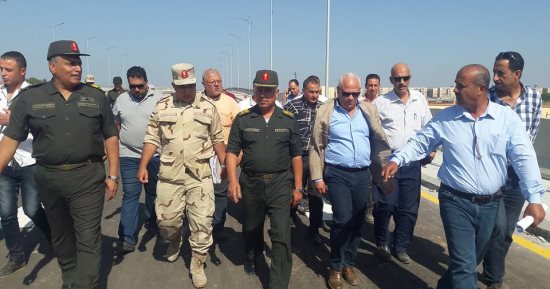 بالصور.. محافظ بورسعيد ورئيس الهيئة الهندسية يتفقدان أعمال كوبرى الإتصال