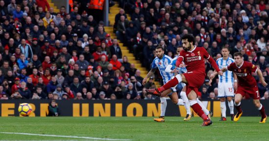 شاهد.. محمد صلاح يهدر هدفاً محققاً فى مباراة ليفربول وهيديرسفيلد تاون