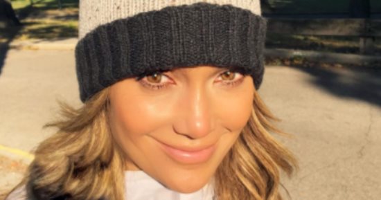 جنيفر لوبيز تلتقط الـselfie بكواليس Second Act.. والصورة تحصد مليون likes