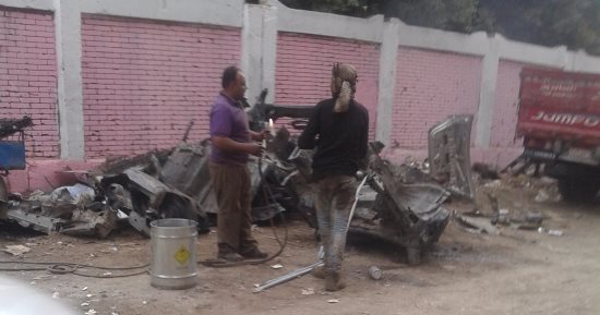 أهالى شارع كمال حجاب بحى أول السلام يشكون وجود مخزن خردة يغلق الطريق