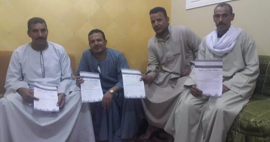 وكيل "التعليم" بالشرقية يوقع على استمارة "علشان تبنيها" 