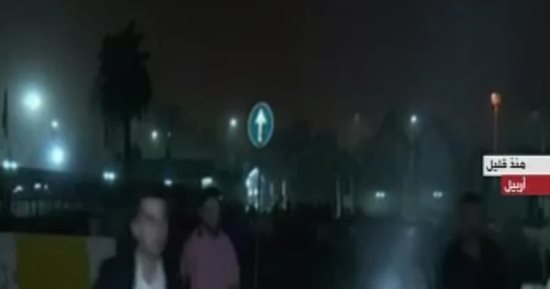 بالفيديو والصور.. محتجون يطلقون النيران داخل برلمان إقليم كردستان 
