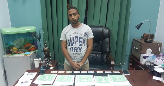 سقوط عاطل يستخرج شهادات ميلاد مزورة بـ 1000 جنيه للمتقدمين لشقق الأسمرات