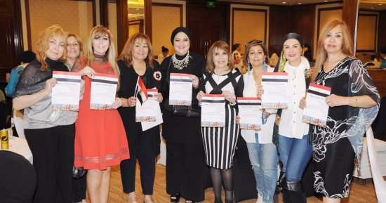 بالصور.. عضوات جمعية هدى شعراوى يشاركن فى حملة "علشان تبنيها"