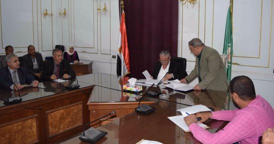 محافظ المنيا يعتمد خطة الجهاز المركزى للتعبئة العامة والإحصاء