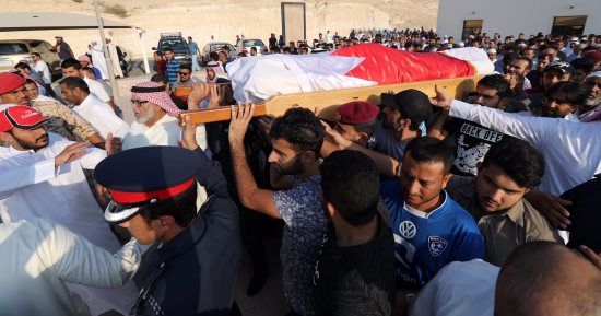 بالصور.. تشييع جثمان شهيد الشرطة فى حادث المنامة الإرهابى