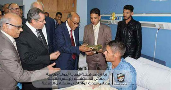 رئيس هيئة قضايا الدولة يزور رجال الشرطة المصابين فى حادث الواحات