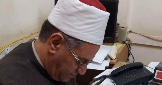 وكيل المنطقة الأزهرية ببنى سويف" يوقع استمارة "علشان تبنيها"