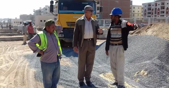 بالصور.. محافظ البحر الأحمر يتفقد أعمال مشروعات التطوير بالغردقة