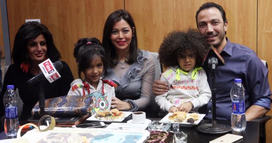 بالصور.. بعد نجاحها على اليوتيوب.. الطفلة "شيزو" مع طارق لطفى ولقاء الخميسى
