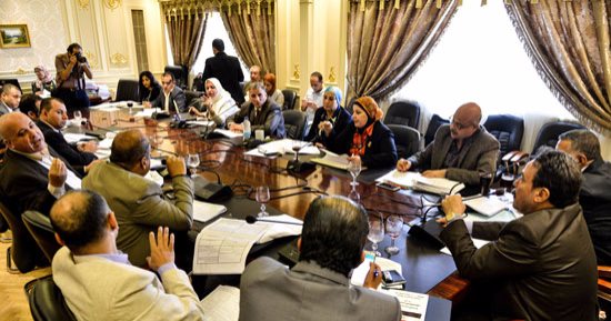 الحكومة: العمالة غير المنتظمة ستخضع لقانون المنظمات النقابية العمالية 