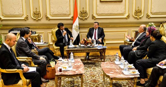 بالصور.. "سياحة النواب" تستقبل وفد خبراء سياحة يابانى وتبحث تطوير الأهرامات