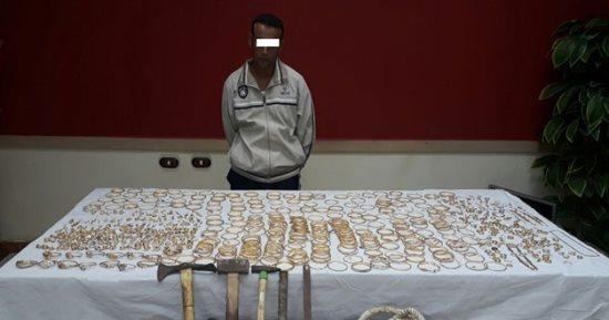 على طريقة "لصوص ولكن ظرفاء".. يسرق 55كيلو ذهب من محل جواهرجى بكفر الدوار