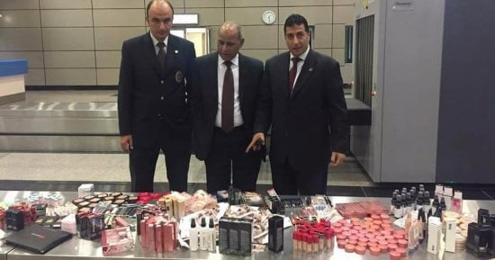 جمارك مطار القاهرة تحبط تهريب أدوات تجميل بـ300 ألف جنيه 