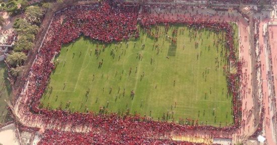 "كاف" يرصد احتشاد جماهير الأهلى: الآلاف حضروا قبل النهائى الأفريقى