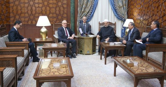 سفير إيطاليا الجديد بالقاهرة: نقدر جهود الإمام الأكبر فى تحقيق السلام العالمى
