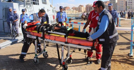 مركز البحث والإنقاذ الرئيسى للقوات المسلحة ينفذ تجربة إنقاذ سفينة مدنية