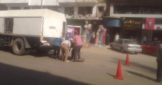 "مياه القناة" تواصل تطهير شبكات الصرف بشوارع الإسماعيلية