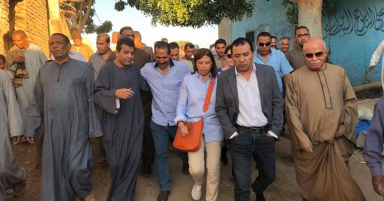 بالفيديو والصور ..محافظ الأقصر ووفد مؤسسة هيرميس للتنمية يقرران دعم الدير الشرقى والغربى