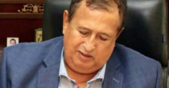 رئيس مجلس جمعية مستثمرى السادس من أكتوبر يوقع استمارة "علشان تبنيها"